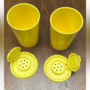 Tupperware Salt/Pepper Shakers w/sealer Lids. 2/set. Great camping, picnics.